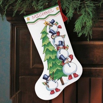 Набор для вышивания DIMENSIONS 70-08820 Trimming the Tree Stocking Набор для вышивания DIMENSIONS 70-08820 Trimming the Tree Stocking
