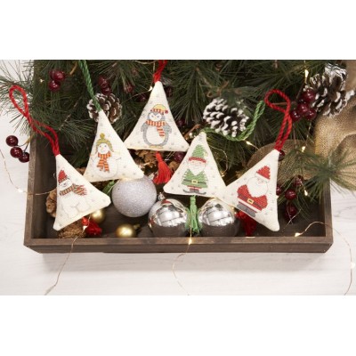 Набор для вышивания крестом ANCHOR AKE0019-0001 Рождественские персонажи (Christmas Decorations: Christmas Characters) Набор для вышивания крестом ANCHOR AKE0019-0001 Рождественские персонажи (Christmas Decorations: Christmas Characters)